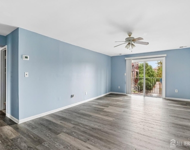 1203 N Oaks Boulevard - Photo Thumbnail 6