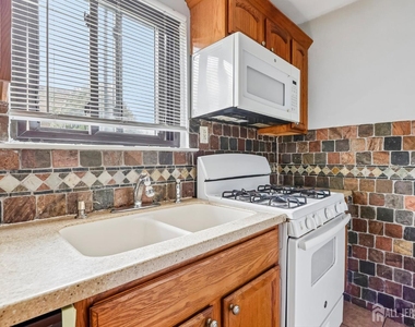 1203 N Oaks Boulevard - Photo Thumbnail 9
