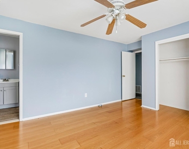 1203 N Oaks Boulevard - Photo Thumbnail 14