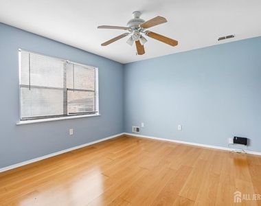 1203 N Oaks Boulevard - Photo Thumbnail 13