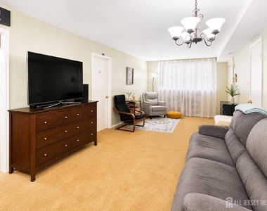 190 College Drive - Photo Thumbnail 11
