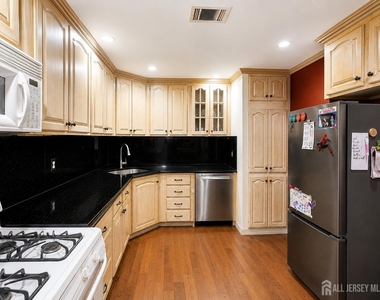 190 College Drive - Photo Thumbnail 18