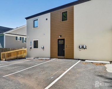 810 N 2nd Avenue - Photo Thumbnail 22