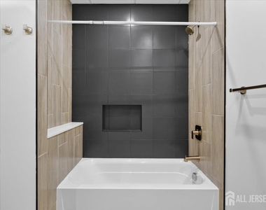 810 N 2nd Avenue - Photo Thumbnail 14