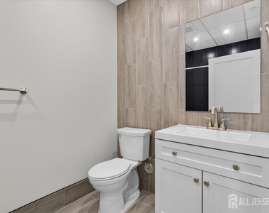 810 N 2nd Avenue - Photo Thumbnail 19