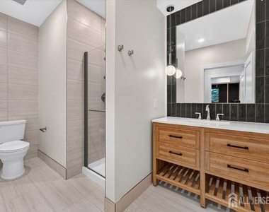 810 N 2nd Avenue - Photo Thumbnail 17