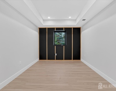 810 N 2nd Avenue - Photo Thumbnail 14