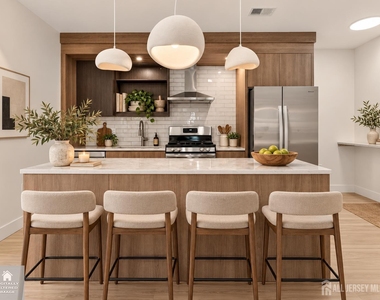 810 N 2nd Avenue - Photo Thumbnail 1
