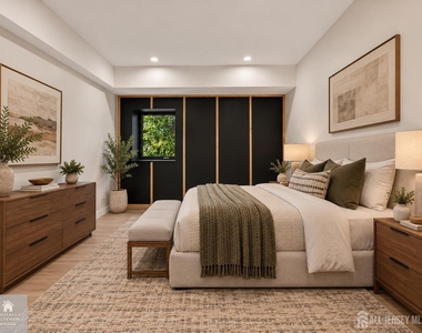 810 N 2nd Avenue - Photo Thumbnail 2