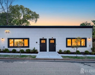 810 N 2nd Avenue - Photo Thumbnail 18