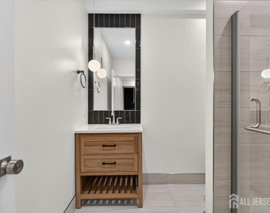 810 N 2nd Avenue - Photo Thumbnail 10