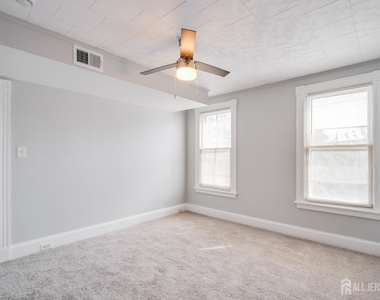 81 Woodbridge Avenue - Photo Thumbnail 16