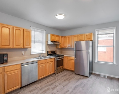 81 Woodbridge Avenue - Photo Thumbnail 11
