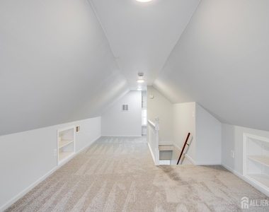 81 Woodbridge Avenue - Photo Thumbnail 17