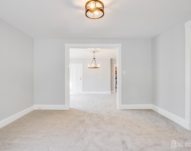 81 Woodbridge Avenue - Photo Thumbnail 5