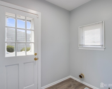 81 Woodbridge Avenue - Photo Thumbnail 20
