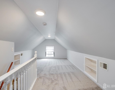81 Woodbridge Avenue - Photo Thumbnail 18