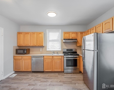 81 Woodbridge Avenue - Photo Thumbnail 8