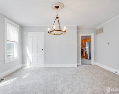 81 Woodbridge Avenue - Photo Thumbnail 6