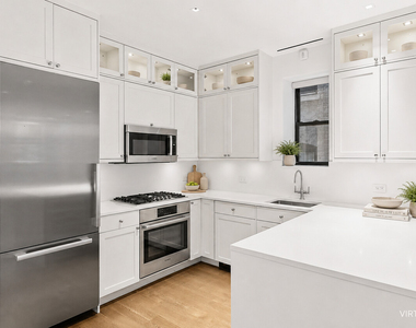 480 Central Park W - Photo Thumbnail 3