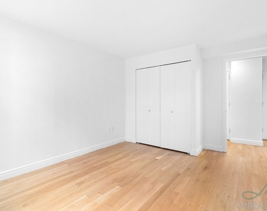 60 W 23rd Street - Photo Thumbnail 4