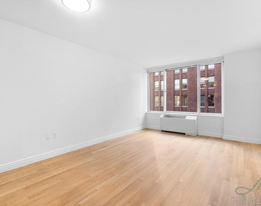 60 W 23rd Street - Photo Thumbnail 2