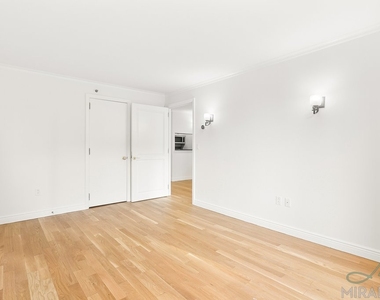 60 W 23rd Street - Photo Thumbnail 5