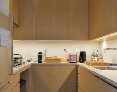 200 E 69th Street - Photo Thumbnail 12