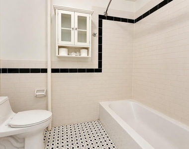 179 Irving Avenue - Photo Thumbnail 6