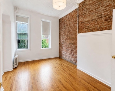 179 Irving Avenue - Photo Thumbnail 2