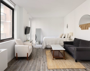 343 E 74th Street - Photo Thumbnail 1