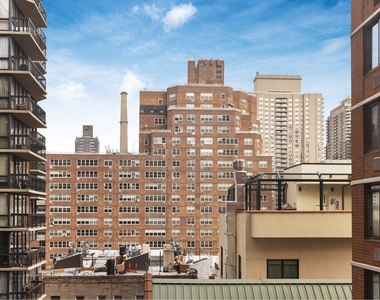 343 E 74th Street - Photo Thumbnail 4