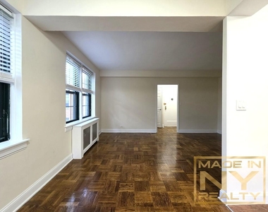 51-01 39th Avenue - Photo Thumbnail 3