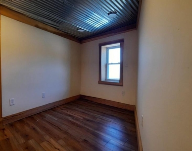 514 E Main Street - Photo Thumbnail 6