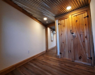 514 E Main Street - Photo Thumbnail 7
