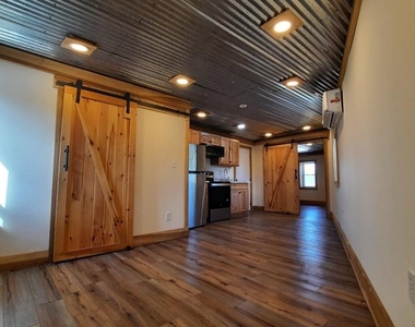 514 E Main Street - Photo Thumbnail 3