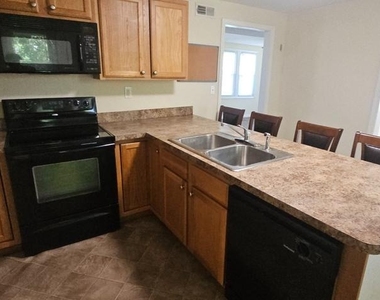 553 1/2 #2 N Loudoun Street - Photo Thumbnail 4