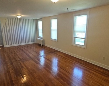 553 1/2 #2 N Loudoun Street - Photo Thumbnail 11