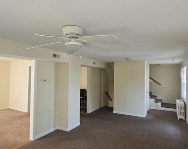 553 1/2 #2 N Loudoun Street - Photo Thumbnail 6