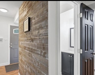 5633 Roundtree Drive - Photo Thumbnail 10