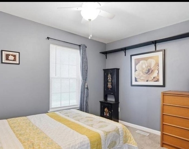5633 Roundtree Drive - Photo Thumbnail 5