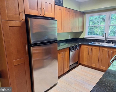12219 Chaucer Lane - Photo Thumbnail 4