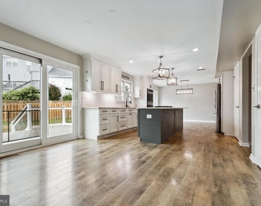 14842 Crotona Court - Photo Thumbnail 10
