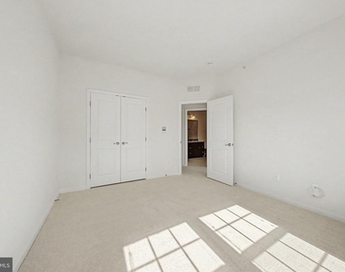 7458 Brunson Circle - Photo Thumbnail 21