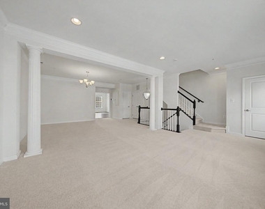 7458 Brunson Circle - Photo Thumbnail 4