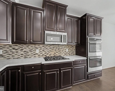 7458 Brunson Circle - Photo Thumbnail 9