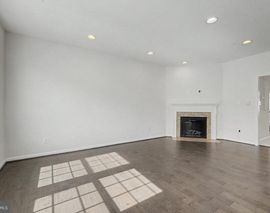7458 Brunson Circle - Photo Thumbnail 6