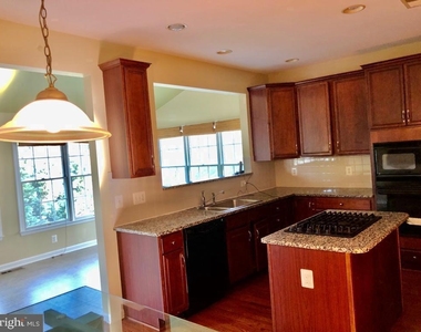 20084 Boxwood Place - Photo Thumbnail 2