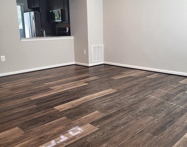 26 Sugarland Square Court - Photo Thumbnail 2