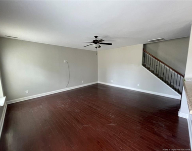 96 Castlebay Drive - Photo Thumbnail 4